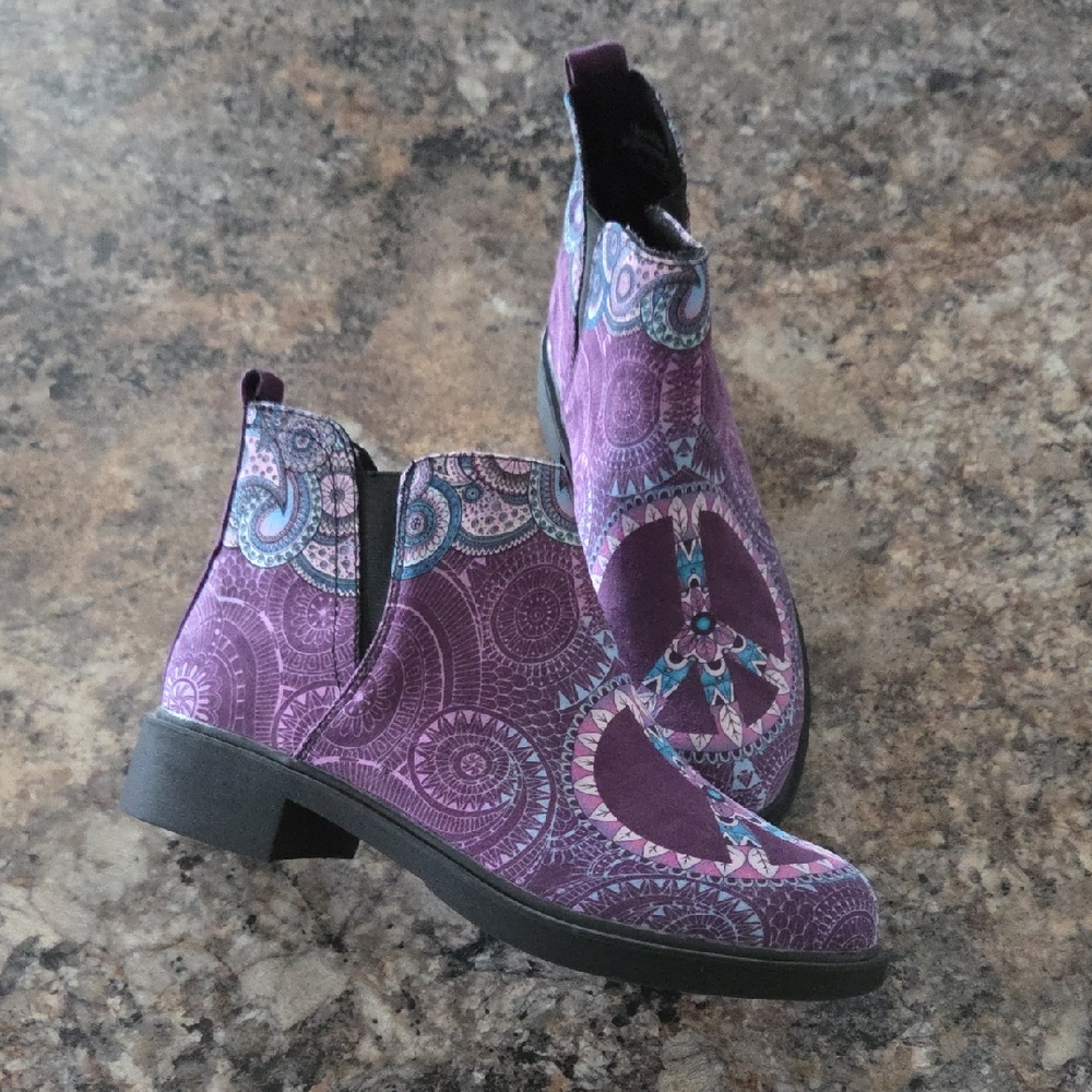 Yes We Vibe Size 6 Wome's Stylish Purple Peace Sign Patterned Ankle Boots